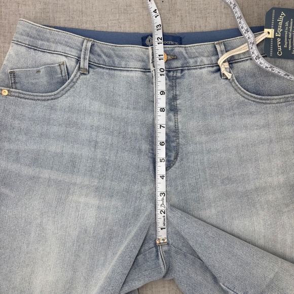 NWT Democracy "Ab"solution High Rise Jean Shorts Light Blue Denim Women's 14 - Picture 5 of 10